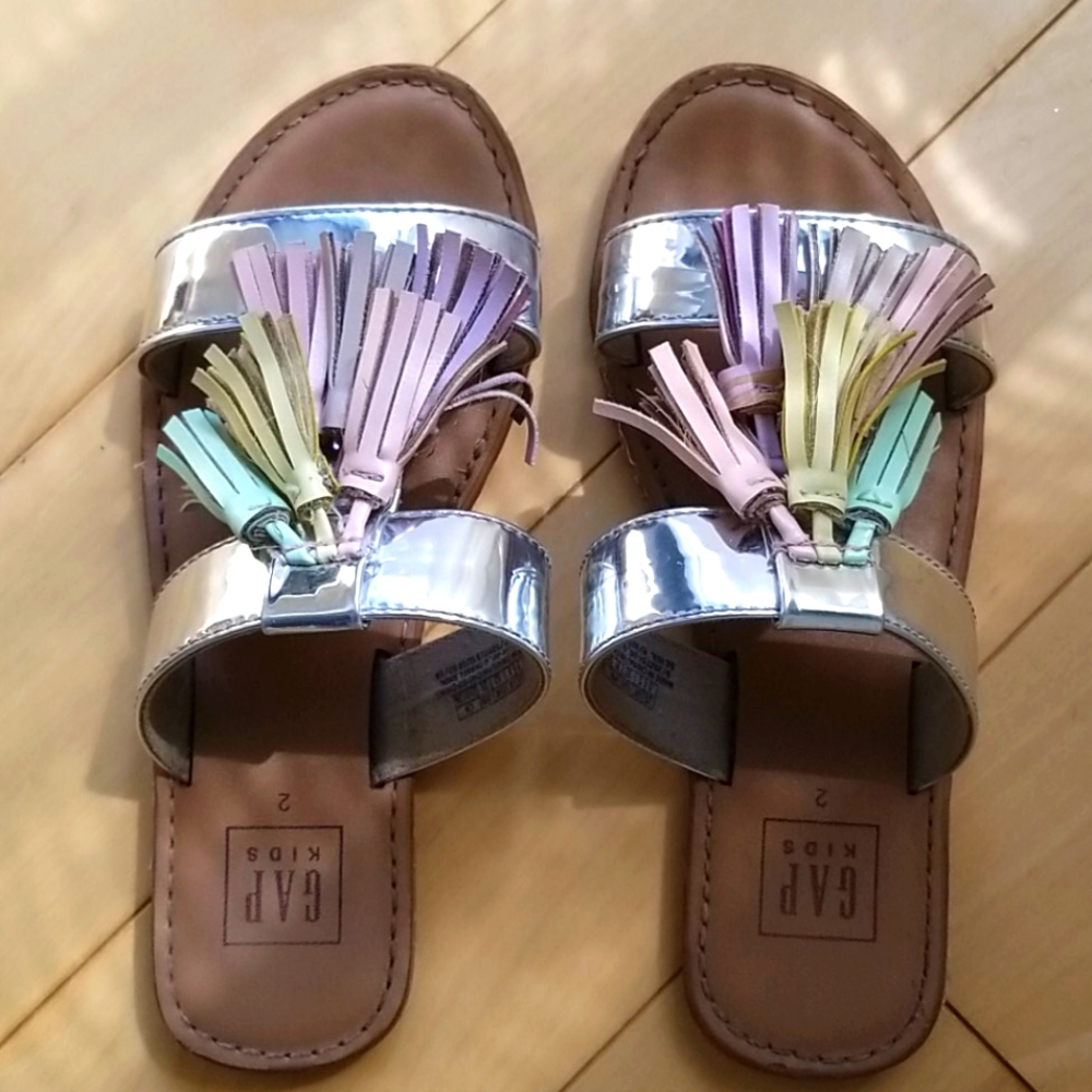 GAP Kids Size 2 Shiny Leather Sandals